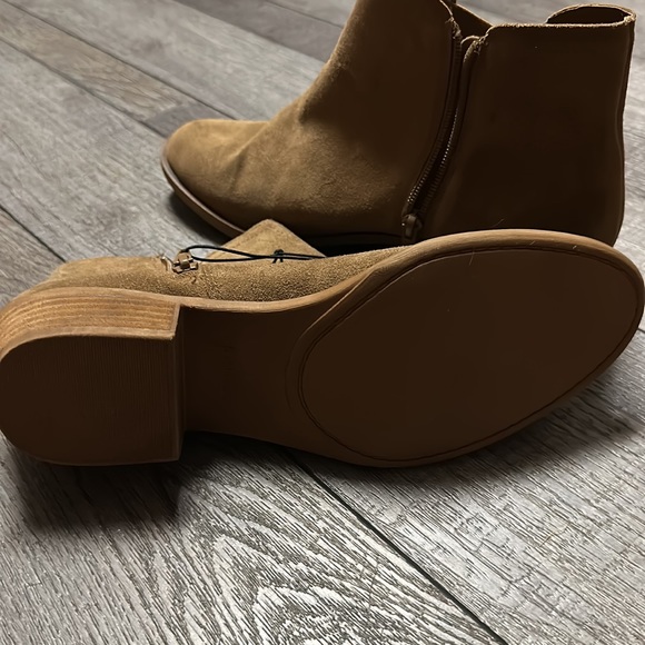 Boots - Picture 5 of 5